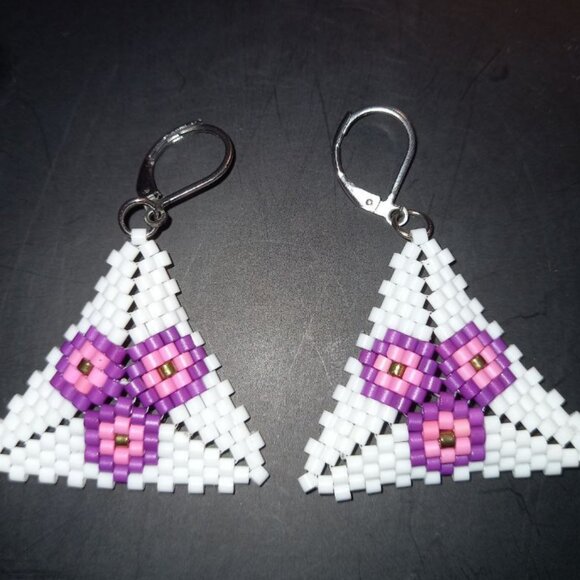 ๐ธ New Handmade Beaded Earrings โ Violet Bloom ๐ธ - Picture 3 of 3
